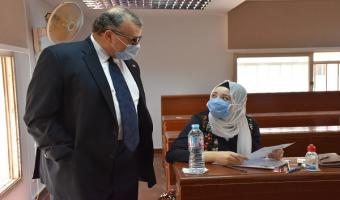 نائب رئيس الجامعة يتفقد إمتحانات الفرق النهائية بكليات الجامعة