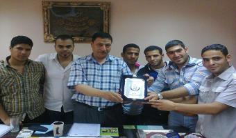 عشيرة الجوالة بكلية التربية تكرم الدكتور جمال السيسي