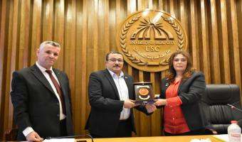 رئيس جامعة مدينة السادات تكرم القائم بعمل مدير مركز ضمان الجوده والتطوير المستمر