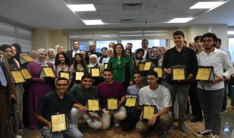بالصور.. رئيس جامعة مدينة السادات تكرم أوائل الثانوية العامة