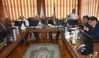 إجراء المقابلات الشخصية للعاملين المتقدمين لشغل وظائف إشرافية بالجامعة