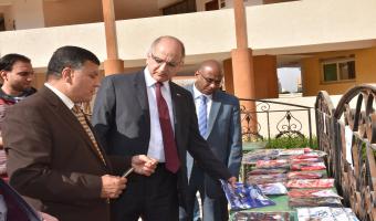 المعرض الخيري للملابس بكلية التربية الرياضية بجامعة مدينة السادات