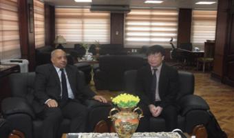 رئيس جامعة مدينة السادات يستقبل دكتور بجامعة الزراعة والطب البيطرى باليابان