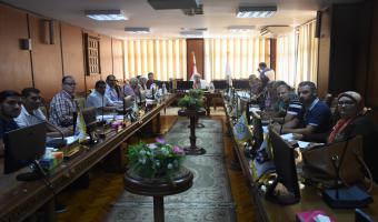 يوسف يجتمع بالادارة العامه لشئون التعليم والطلاب