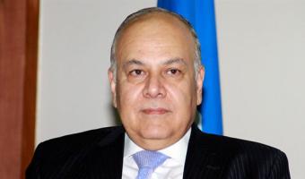 نائب رئيس الجامعة لشئون خدمة المجتمع وتنمية البيئة  يتقدم بالتهنئة  للدكتور عمرو سلامة بعد فوزه بمنصب أمين عام إتحاد الجامعات العربية