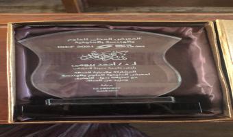 مسابقة معرض ايسف  للعلوم والهندسة تكرم رئيس جامعة مدينة السادات
