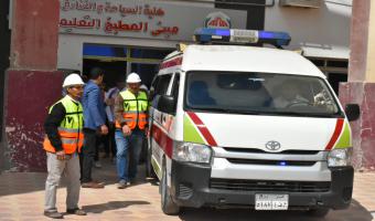 كلية السياحة والفنادق تنفذ خطة إخلاء وطوارئ وهمية بالتعاون مع مركز إدارة المخاطر بالجامعة