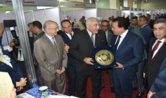 وزير التعليم العالي يفتتح جناح جامعة مدينة السادات المقام بالمعرض الدولي الرابع للتعليم العالي