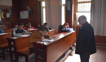 بالصور .. نائب رئيس الجامعة يتفقد إمتحانات نصف العام بعدد من كليات الجامعة