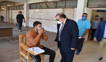 نائب رئيس الجامعة يواصل جولاته لتفقد الإمتحانات بكليات الجامعة