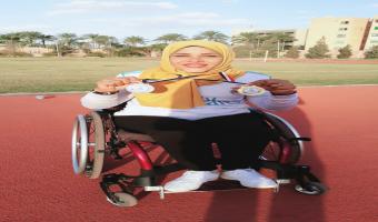 حصول الطالبة حنان إبراهيم أحمد على الميدالية الذهبية بسباق 100 متر كراسى متحركة فى لقاء