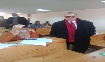 نائب رئيس الجامعة يتابع لجان الإمتحانات بكلية التجارة