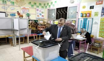 نائب	رئيس جامعة السادات لشئون التعليم و الطلاب يدلى بصوته فى انتخابات مجلس النواب 2020