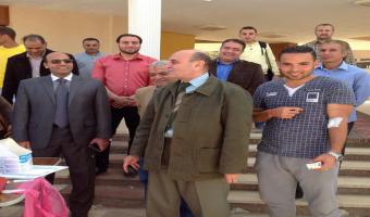نائب رئيس الجامعة لشئون التعليم والطلاب يتابع حملة التبرع بالدم لدعم القوات المسلحة