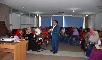الإنتهاء من الدورات التدريبية على تكنولوجيا المعلومات لطلبة وطالبات كلية التجارة والتربية