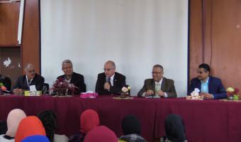 في ختام الندوات التثقيفية لتعليم الكبار : قرار بإلزام الطلاب بمحو أمية خمس دارسين