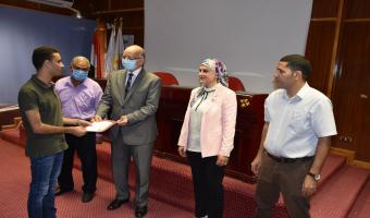تكريم المتميزين من طلاب جامعة مدينة السادات من المشاركين في مشروع تعليم الكبار 