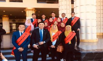 طلاب كلية الحقوق بالجامعة يشاركون طلاب اكاديمية الشرطة في يوم دراسي كامل