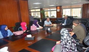 رئيس الجامعة ونائبه يجتمعان بالطلاب المشاركين فى دورة اللغة الفرنسية بمكتبة الإسكندرية