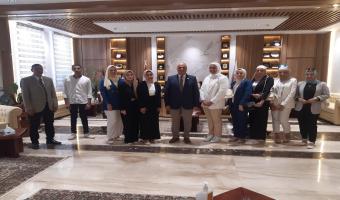 رئيس جامعة مدينة السادات يستقبل الطلاب العشر الاوائل على كليات الجامعه خريجى ٢٠٢٢/٢٠٢١