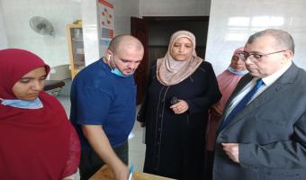نائب رئيس الجامعة يتابع إجراء الكشف الطبي على الطلاب الجدد بالإدارة الطبية