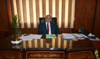 نائب رئيس الجامعة لشئون خدمة المجتمع يقوم بزيارة مفاجئة للإدارات التابعة للقطاع