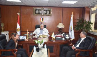 رئيس الجامعة يستقبل  رئيس جمعية المهندسين المصرية