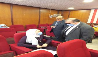 نائب رئيس الجامعة يتفقد إمتحانات الفرق النهائية بكلية التربية