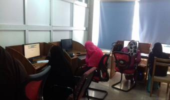 إمتحان 25 طالب وطالبة من كلية التربية على برامج ictb